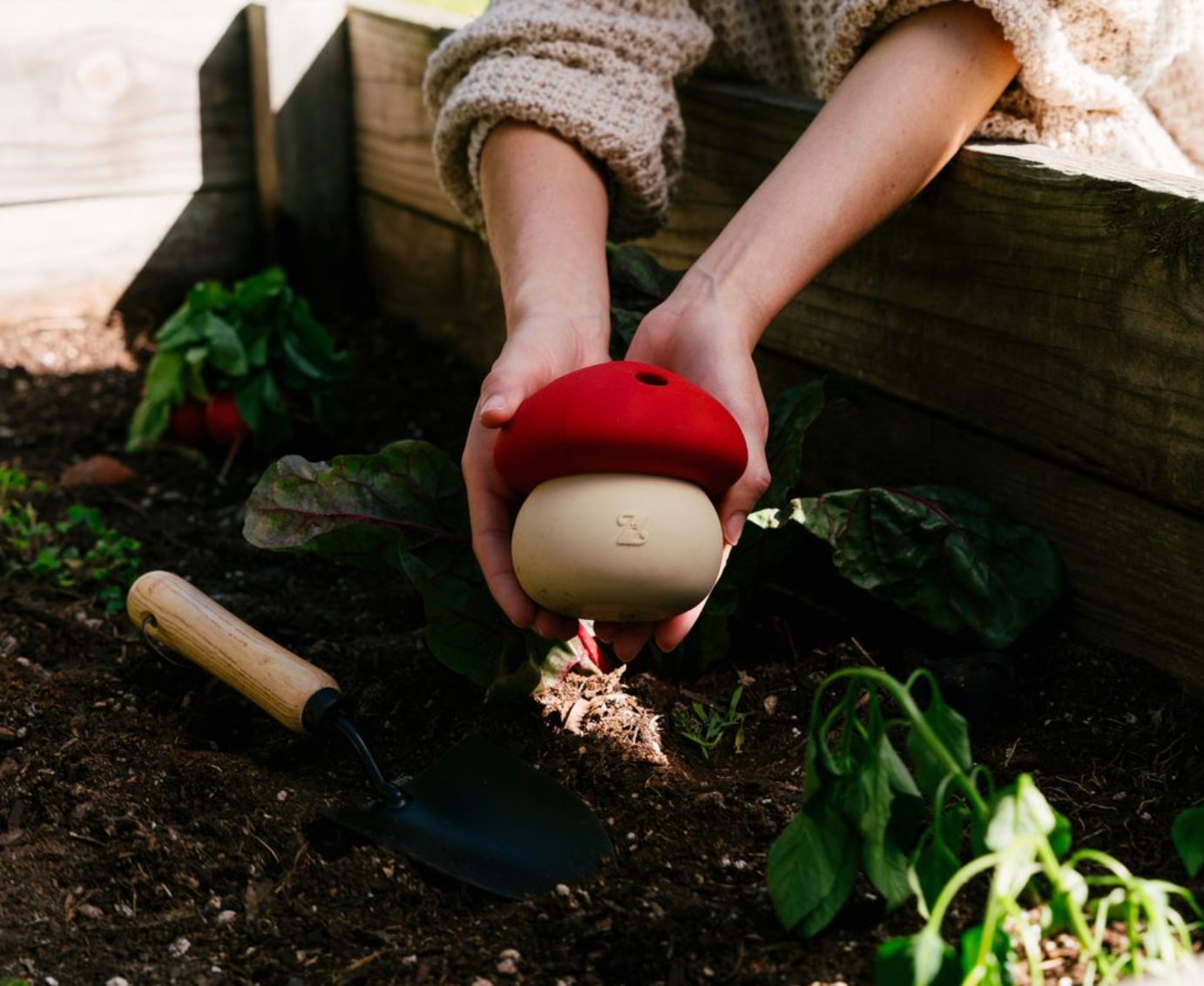 SmartyPaws Tumbler - Mushroom - Interactive dog toy