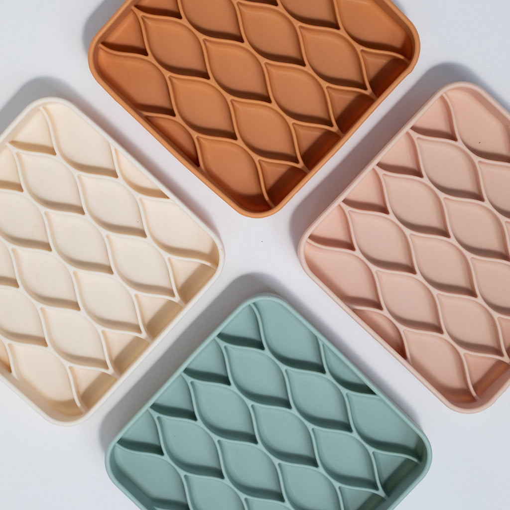 argyle slow feeder bowl - rose water