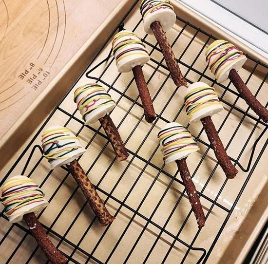 Barkday Treats Dog Pops – Peanut Butter & Yogurt Dog Treat