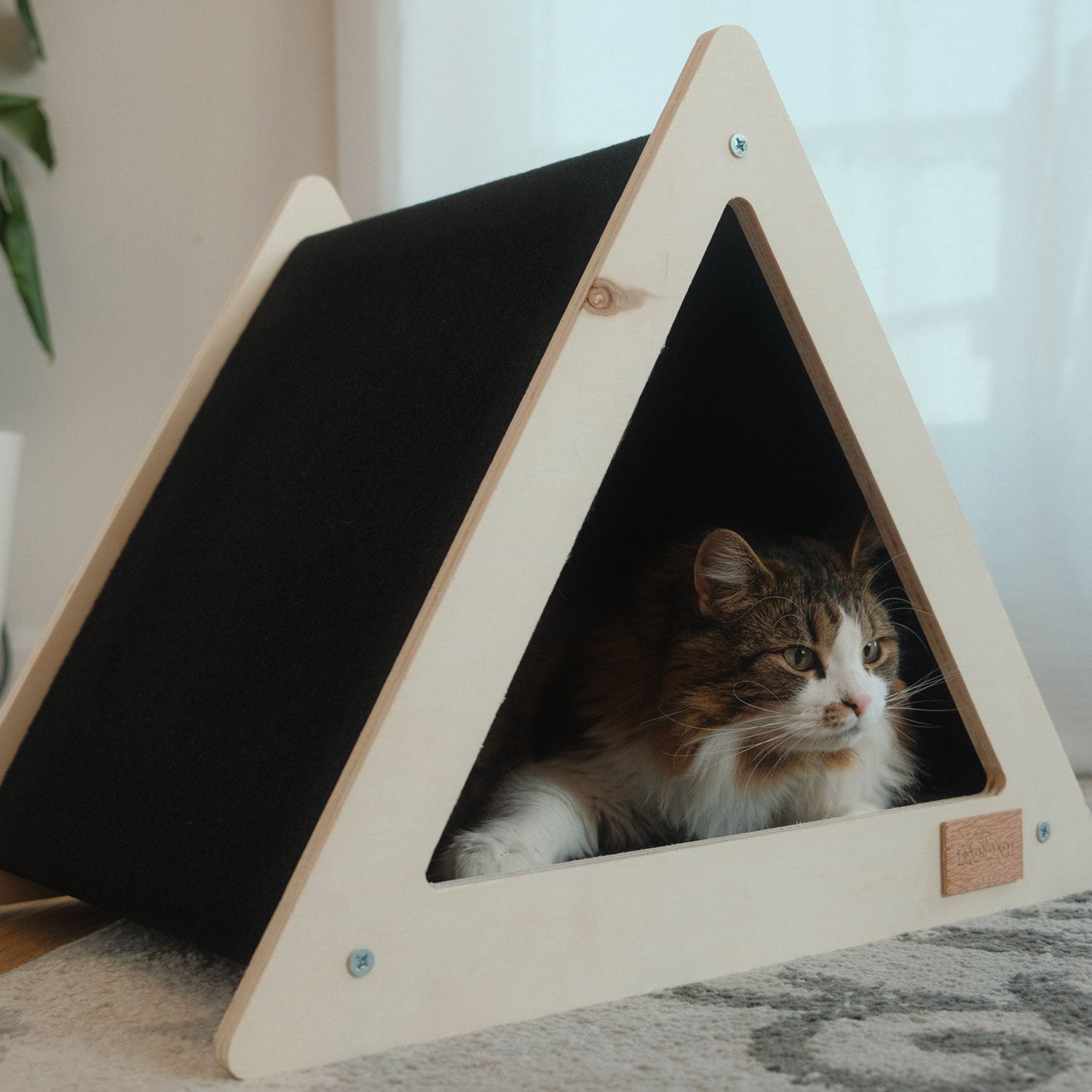 Noba Origin Scratchable Teepee Cat House – Cat & Triangle Style, Black & Grey
